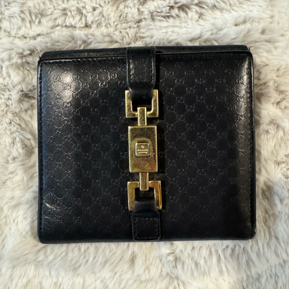 🔥 Gucci Bifold Elegant Black Leather Wallet with Gold Clasp GUC 🔥